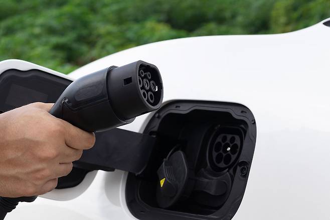 충전이 끝난 전기차