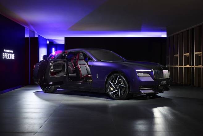 '롤스로이스 블랙배지 스펙터' 사진=롤스로이스 모터카 서울