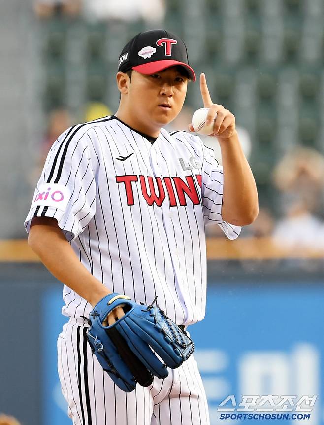 14일 잠실구장에서 열린 LG 트윈스와 키움 히어로즈의 경기. LG 송승기가 숨을 고르고 있다. 잠실=박재만 기자 pjm@sportschosun.com/2025.05.14/