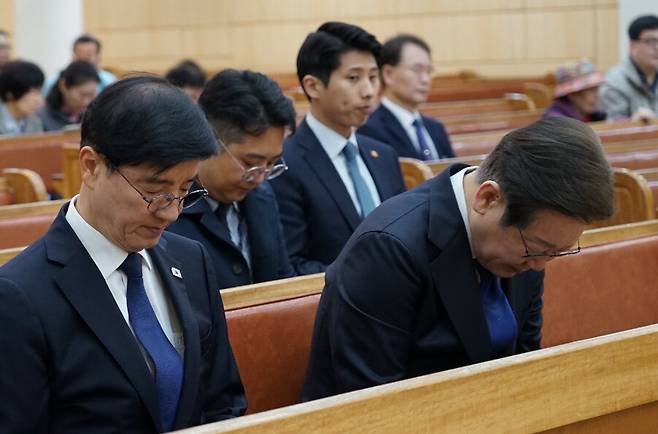 4월20일 울산 병영교회에서 부활절 예배를 하는 이재명 더불어민주당 대통령 후보. 김태선 민주당 의원 페이스북 갈무리