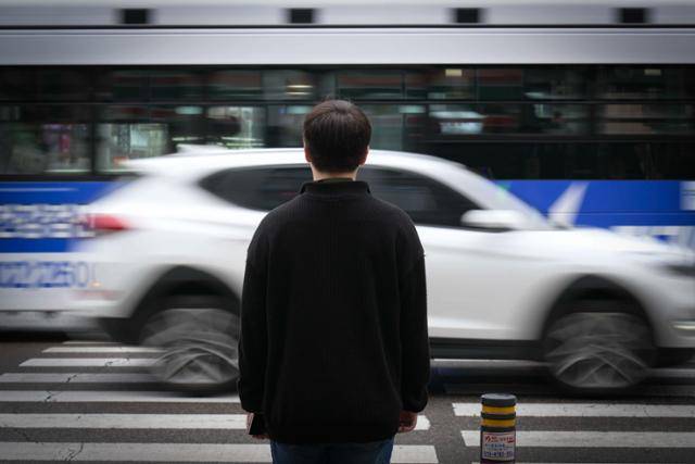 전세사기 피해자 김정현(가명)씨가 1일 본보와 인터뷰에 앞서 경기도 부천시 자택으로 향하고 있다. 강예진 기자