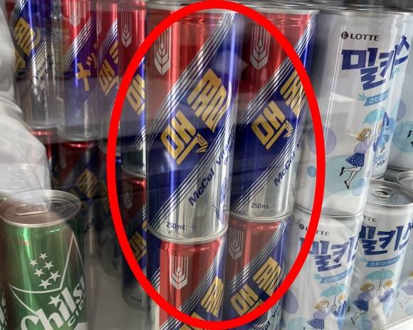 ‘오사카·간사이 만국박람회’(오사카 엑스포)에서 한국 최초 보리 탄산음료인 ‘맥콜’이 판매되는 모습. 현재는 판매를 중단했다. 엑스(X) 캡처