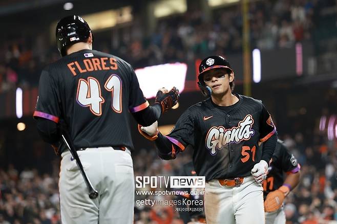 ▲ 이정후(오른쪽).