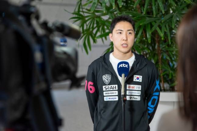 탁구 국가대표팀의 임종훈이 14일 오전 인천국제공항에서 '2025 세계탁구선수권대회 개인전 파이널스' 대회 출전을 앞두고 인터뷰에 응하고 있다./사진=대한탁구협회 제공