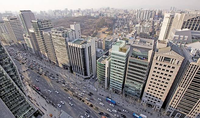 각종 빌딩이 밀집해 있는 서울 강남구 테헤란로 전경. /조선DB