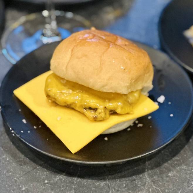 IMG_4020.jpeg 마장동을 떠나 이제 신사동에서 한우로 배채우기