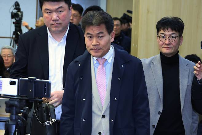 한국사 강사 전한길씨가 지난 3 12일 서울 여의도 국회 의원회관에서 열린 '국민저항권 긴급세미나'에 기조 강연자로 참석하고 있다. 사진=연합뉴스