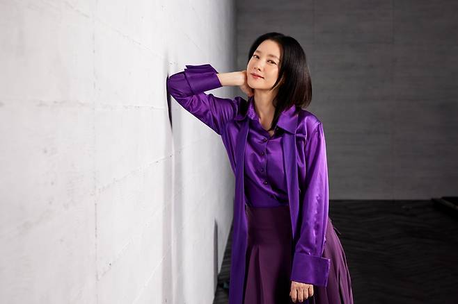 배우 이영애는 연극 ‘헤다 가블러’의 타이틀롤을 맡아 무대에 32년 만에 돌아왔다. (c)LG아트센터