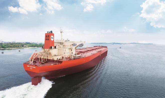 Vale사(社)와 철광석 장기운송계약을 수행 중인 팬오션의 'SEA FUJIYAMA'호/사진=팬오션 /사진=팬오션