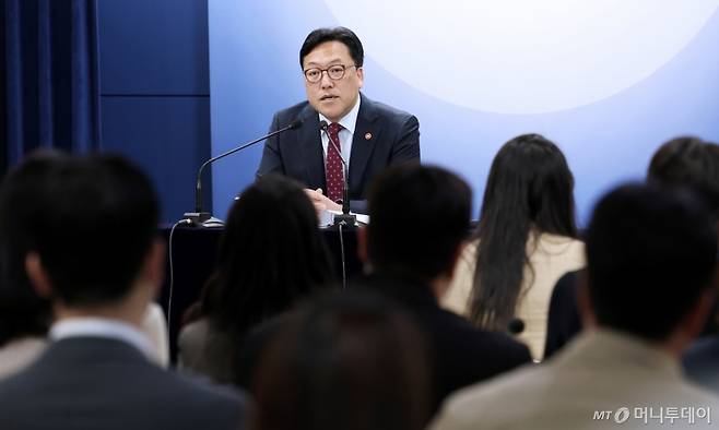 (서울=뉴스1) 김성진 기자 = 김병환 금융위원회 위원장이 7일 서울 종로구 정부서울청사에서 열린 정례 기자간담회에서 모두발언을 하고 있다. Copyright (C) 뉴스1. All rights reserved. 무단 전재 및 재배포, AI학습 이용 금지. /사진=(서울=뉴스1) 김성진 기자