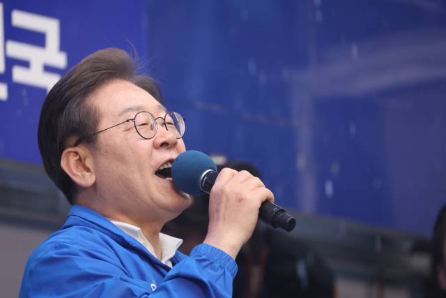 ▲더불어민주당 이재명 대선후보가 15일 전남 순천시 연향동 패션의 거리에서 열린 유세에서 연설하고 있다. ⓒ연합뉴스