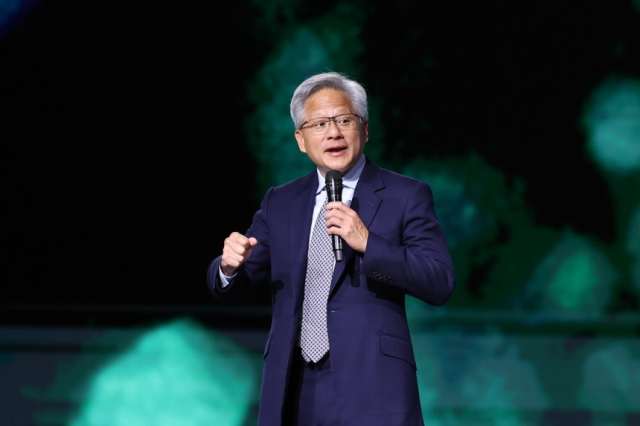 젠슨 황 엔비디아 CEO가 13일(현지 시간) 사우디아라비아에서 열린 ‘사우디·미국 투자 포럼’에서 발언하고 있다. EPA연합뉴스