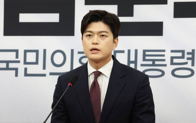 김용태 국민의힘 비상대책위원장이 15일 국회에서 기자회견을 열고 발언하고 있다. 연합뉴스