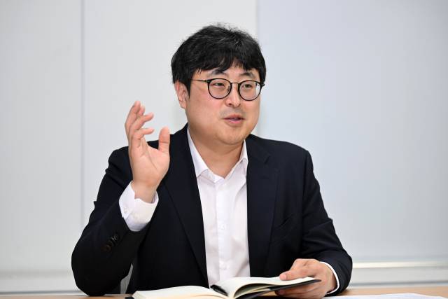 이민제 한국평가정보 대표가 15일 서울 강남구 한국평가정보에서 서울경제신문과 인터뷰를 하고 있다. 조태형 기자