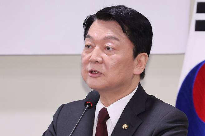 국민의힘 대선주자인 안철수 의원이 지난 13일 서울 여의도 국회 의원회관에서 대선공약을 발표하고 있다. ⓒ연합뉴스