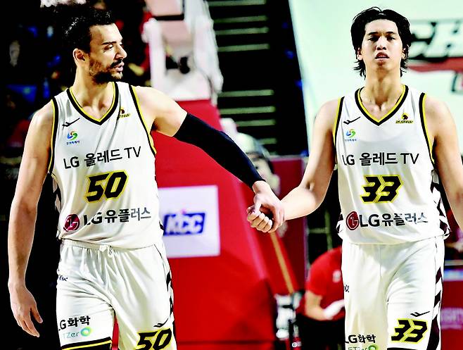 창원 LG 아셈 마레이(왼쪽)와 칼 타마요. KBL 제공