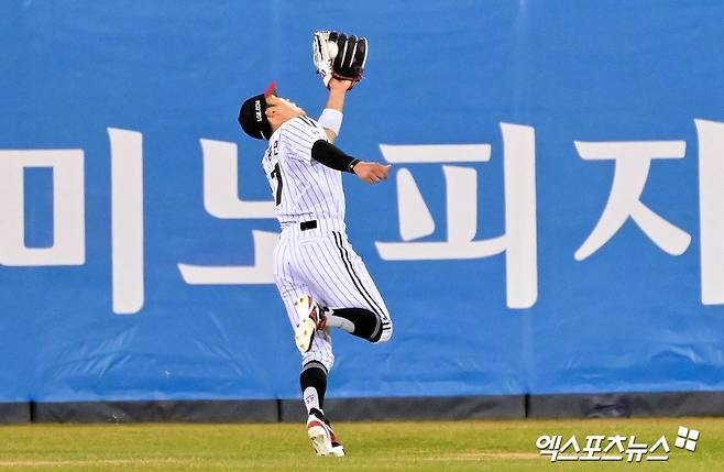 LG 외야수 박해민은 14일 잠실구장에서 열린 '2025 신한 SOL Bank KBO 리그' 키움과 주중 3연전 두 번째 경기에서 1번타자 중견수로 선발 출전했다. 3회말 도루 2개를 기록해 공격에 활력을 불어넣었다. 엑스포츠뉴스 DB