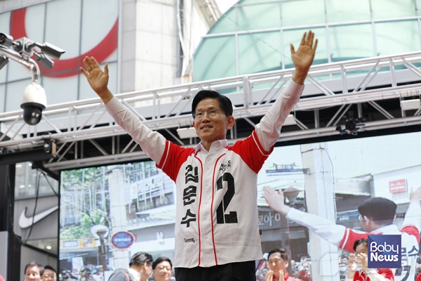 김 후보는 우선적으로 유치원·어린이집 간 정부 예산 지원 격차를 완화하고, 만 5세를 시작으로 만 3~5세에 대한 무상교육·보육을 단계적으로 추진하겠다고 밝혔다. ⓒ국민의힘