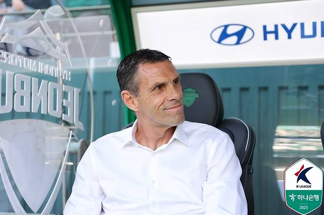 전북의 부활을 이끌고 있는 거스 포옛 감독 (한국프로축구연맹 제공)