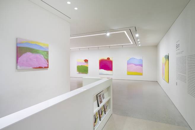 윤종숙 개인전 '봄'(Bom) 전시 전경 (리안 갤러리 서울 제공)