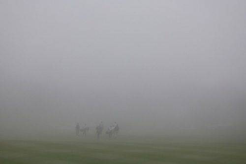 SK텔레콤 오픈이 짙은 안개와 폭우로 인해 이틀 연속 연기됐다. KPGA