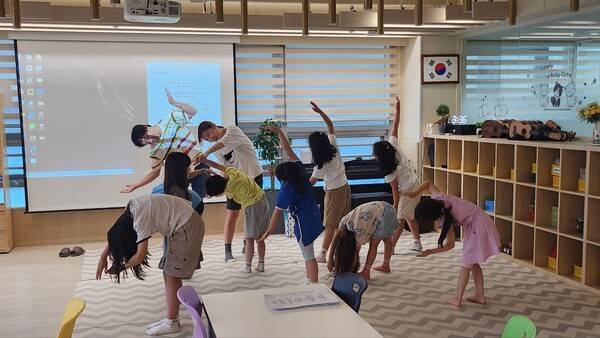 2024 찾아가는 예술 수업 '문화도시락' 수업 현장 모습(사진제공=강동구청)