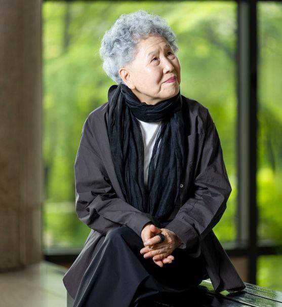 자신의 ‘부고장’을 내고 영화 ‘청명과 곡우 사이’ 마지막 장례 장면 촬영에 지인 150여 명을 초청 한 배우 박정자. “삶은 죽음을 위한 리허설일 뿐”이라는 게 그의 변이다. 김정훈 기자