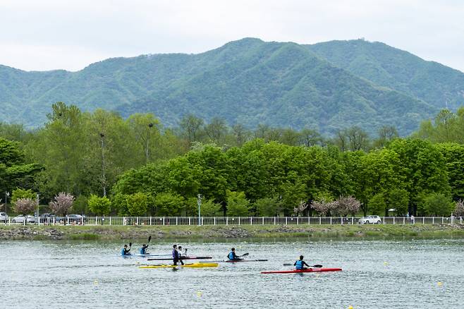 일본 카누 마라톤 선수권대회에서 강풍으로 인해 약 90척의 카누가 전복됐다. 사진은 사람들이 카누를 타는 모습이며 기사와 관련 없음. /사진=이미지투데이