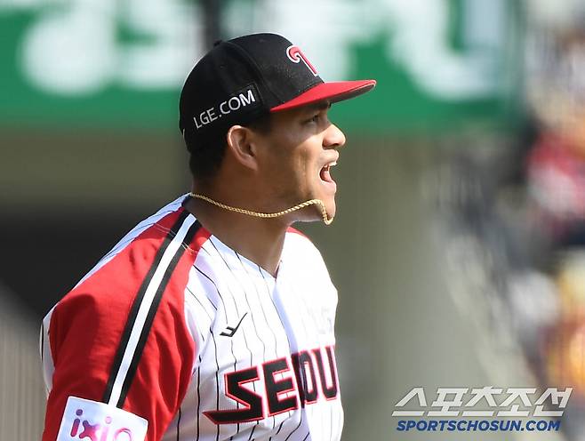 6일 서울 잠실구장에서 열린 KIA-LG전. 4회초 2사 1루 최형우를 삼진으로 처리한 치리노스가 환호하고 있다. 잠실=정재근 기자 cjg@sportschosun.com/2025.4.6/