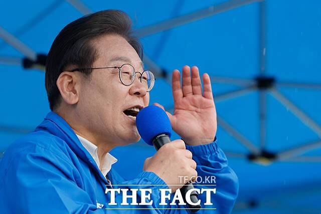 더불어민주당이 18일 이재명 대선 후보의 '커피 원가 120원' 발언을 비판한 김용태 국민의힘 비상대책위원장을 고발하기로 하자 국민의힘도 맞고발을 예고했다. /뉴시스