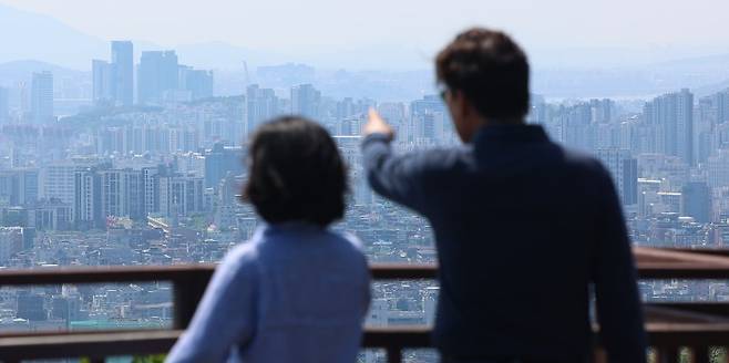 18일 서울 남산에서 바라본 용산과 마포 일대 아파트 단지 모습. 사진=연합뉴스