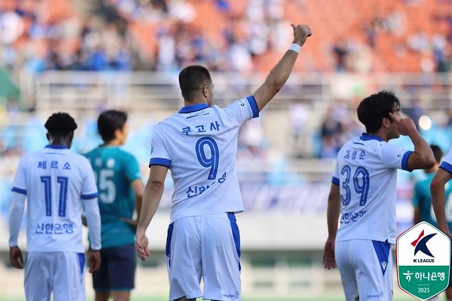 인천 무고사가 안산과 하나은행 K리그2 2025 12라운드 원정 경기에서 10호골을 기록하며 팀 승리를 이끌었다. 사진=프로축구연맹