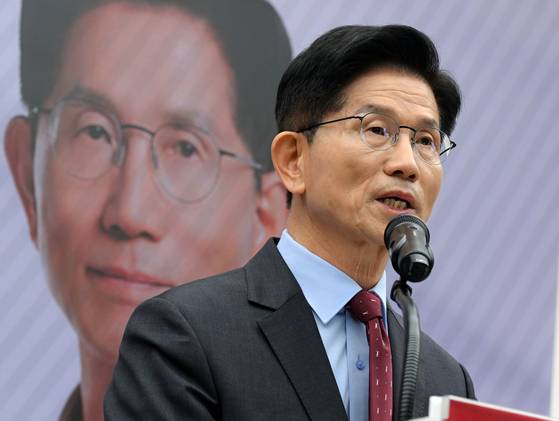 김문수 국민의힘 대선 후보가 18일 서울 여의도 중앙당사에서 '경제를 판갈이합니다-새롭게 대한민국' 경제 공약을 발표하고 있다. 임현동 기자