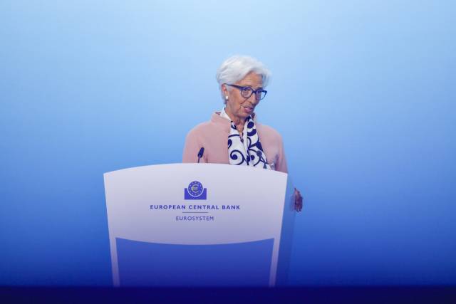 크리스틴 라가르드 유럽중앙은행(ECB) 초애가 지난달 독일 프랑크푸르트에서 열린 통화정책회의 직후 기자들을 상대로 발언하고 있다. 신화연합뉴스