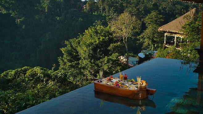 우붓 정글 전망에서 즐기는 플로팅 런치. 사진제공|팜투어