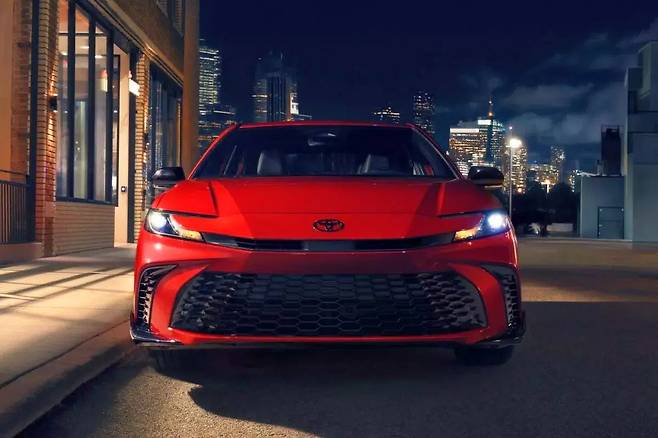 토요타 2026년형 캠리 나이트쉐이드 에디션