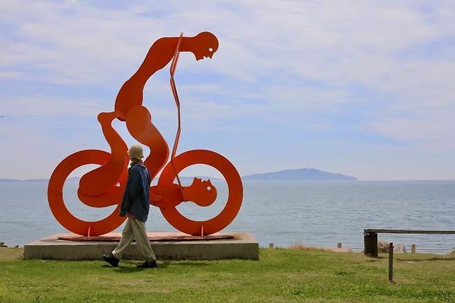 인천 옹진군 모도로에 있는 배미꾸미 조각공원.