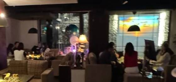 더불어민주당은 19일 윤석열 전 대통령의 내란 우두머리 혐의 재판을 담당하고 있는 지귀연 서울중앙지법 부장판사의 룸살롱 접대 의혹과 관련한 사진을 공개했다. 뉴스1