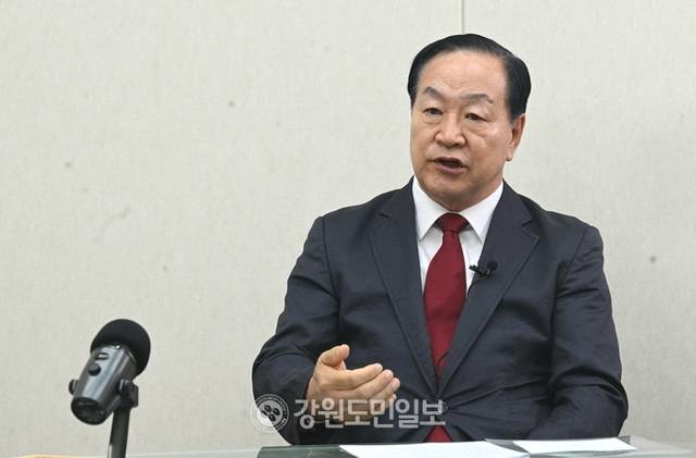 ▲ 한기호 국민의힘 강원선거대책위원회 총괄선대위원장이 19일 강원도민일보 스튜디오에서 6·3 대선 직격인터뷰를 하고 있다. 김정호 기자