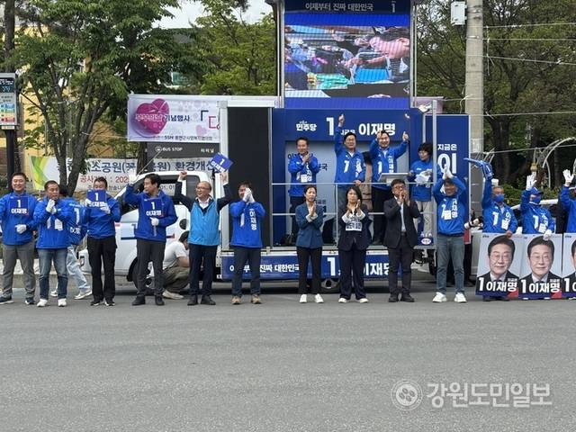 ▲ 민주당 박찬대 상임총괄선거대책위원장이 19일 홍천을 찾아 이재명 후보 지지를 호소했다. 유승현