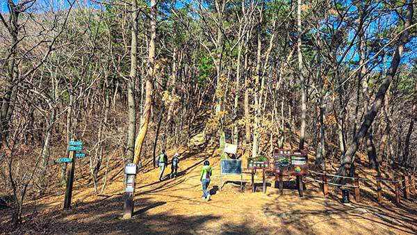 깔딱고개 갈림길.