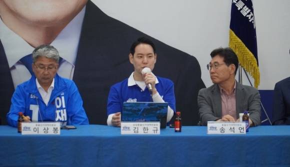 제21대 대선 더불어민주당 진짜 대한민국 제주도당 선거대책위원회는 19일 제주선거사무소에서 소상공인 노쇼 피해 예방을 위한 긴급 선대위원장단 회의를 개최했다. 이재명 제주선대위 제공