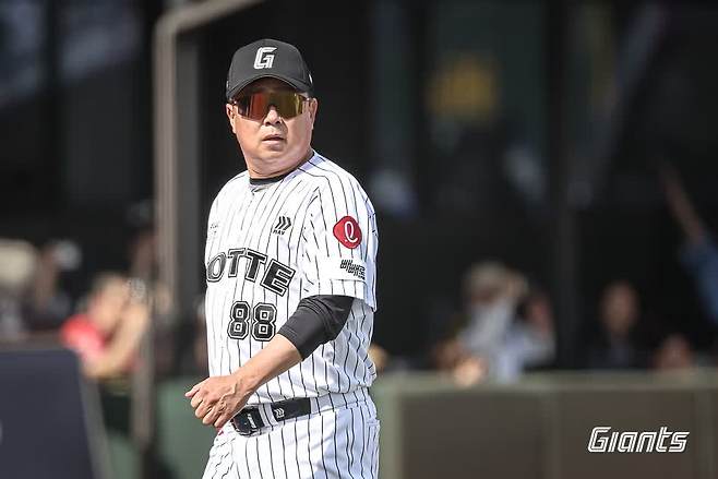 김태형 감독이 이끄는 롯데 자이언츠가 18일 부산 사직야구장에서 열린 2025 신한 SOL Bank KBO리그 삼성 라이온즈와의 팀 간 6차전에서 5-3으로 승리, 3연승을 질주했다. 사진 롯데 자이언츠