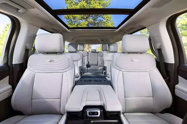 포드 신형 익스페디션 실내