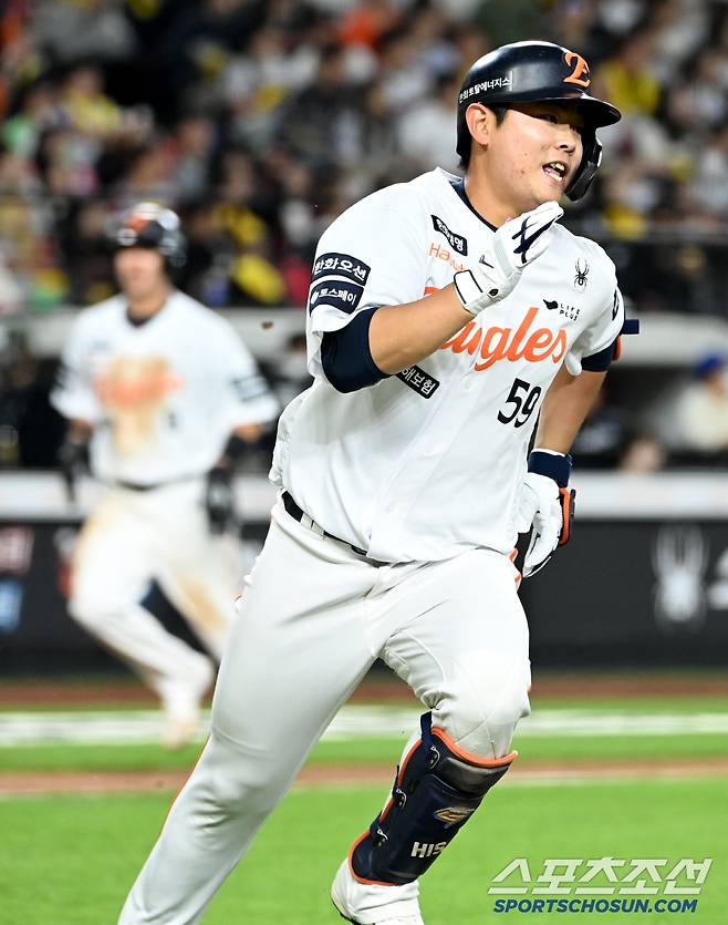 30일 대전한화생명볼파크에서 열린 LG와 한화의 경기, 8회말 2사 3루 한화 허인서가 1타점 2루타를 치고 있다. 대전=허상욱 기자wook@sportschosun.com/2025.04.30/