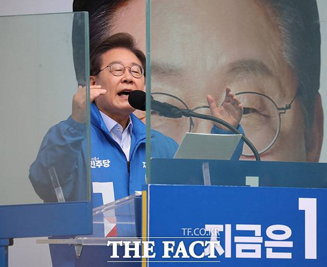 의정부 찾아 지지 호소하는 이 후보.