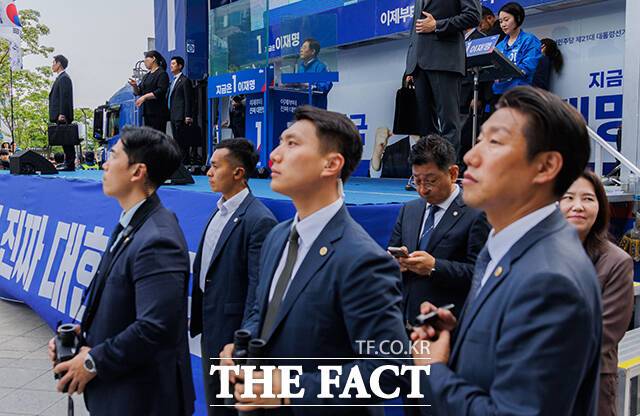 이재명 후보 보호하는 경호원들.