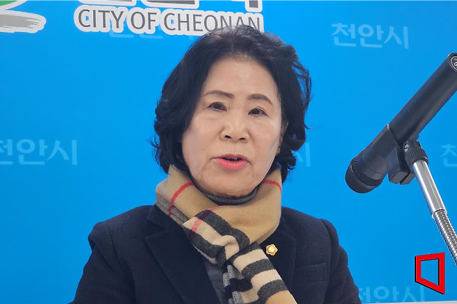 김행금 의장이 지난 1월 16일 긴급 기자회견을 열고 "사무국장 인사 비위로 인사안 결재를 하지 않았다"라고 주장하는 모습.