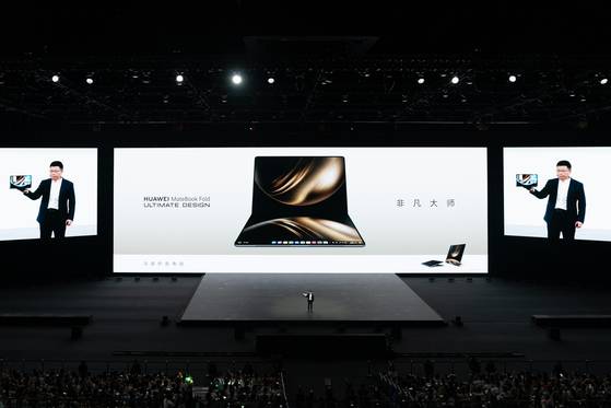 지난 19일 중국 스촨성에서 화웨이가 신제품 노트북을 소개하는 모습. 신화통신=연합뉴스