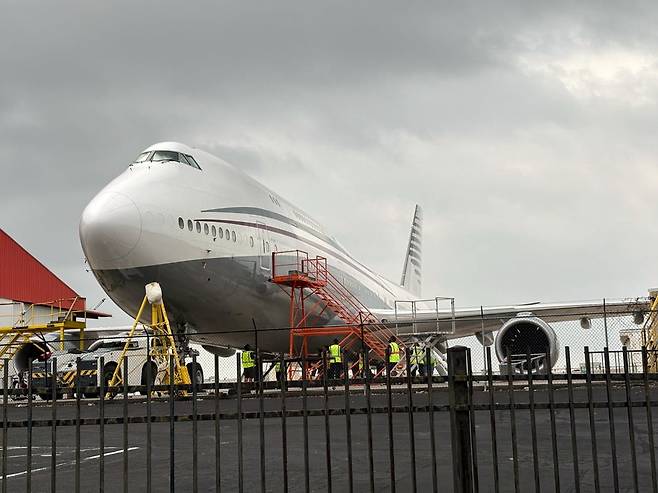 지난 2일(현지시간) 미국 텍사스주 샌안토니오 국제공항에 모습을 드러낸 보잉 747. 사진=AP(연합뉴스)